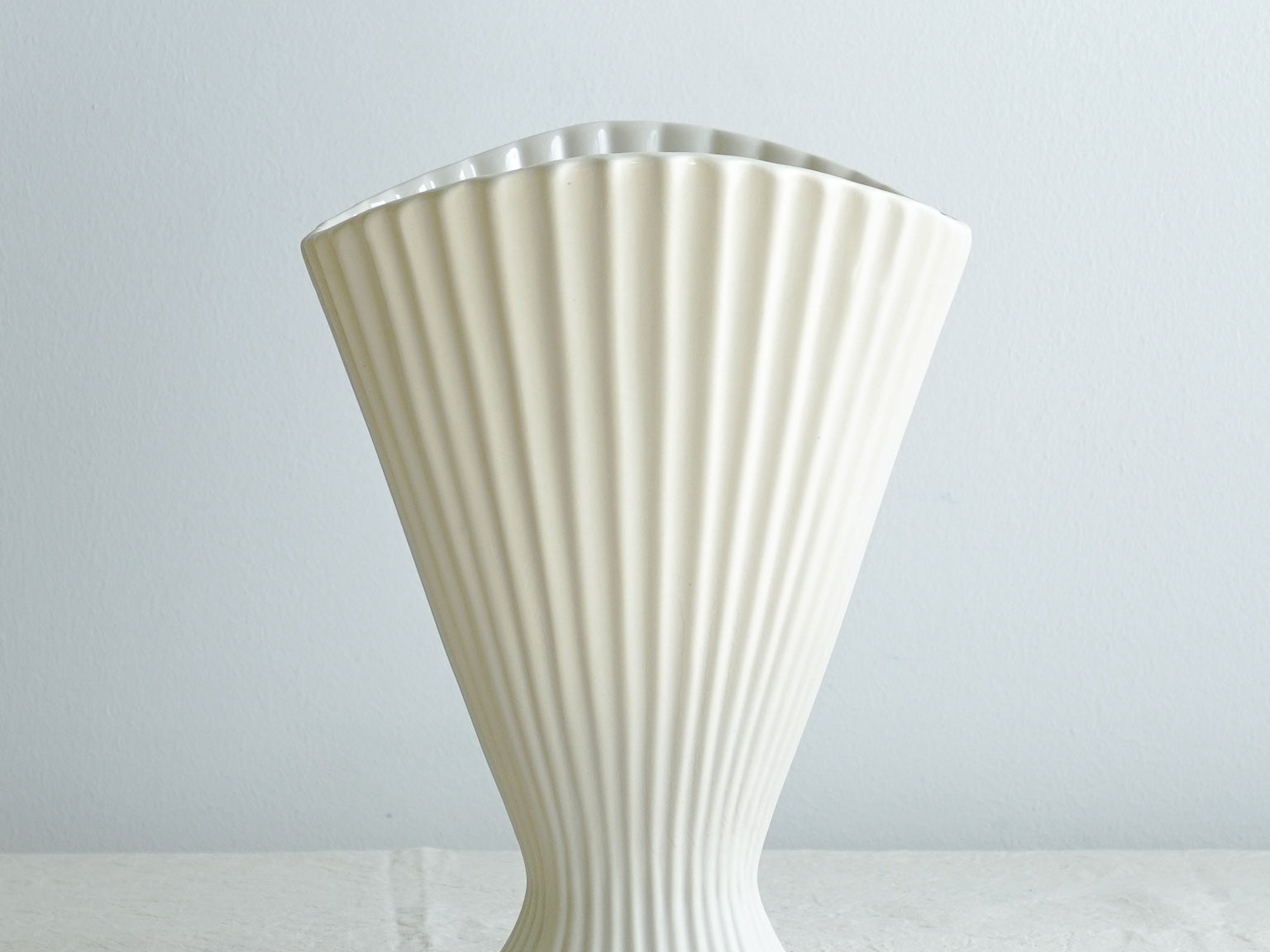 ferm LIVING Fountain Vase - Off White