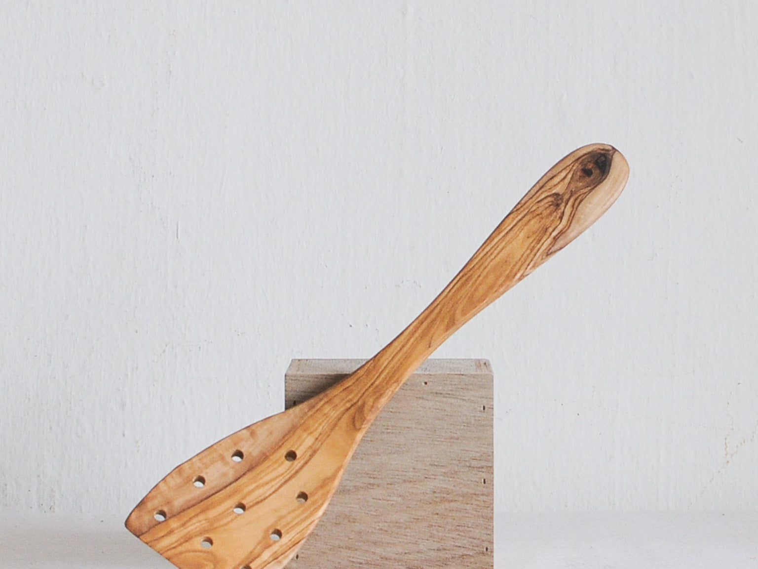 Redecker Olivewood Spatula - Perforated